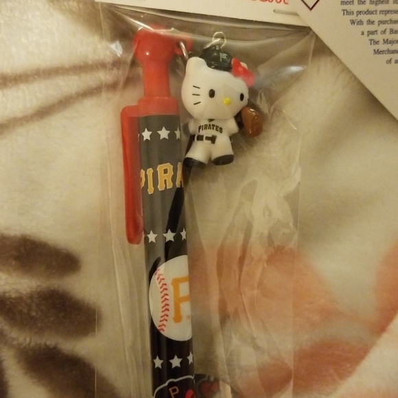 Hello Kitty MLB Pen w Charm: Pittsburgh Pirates - Picture 3 of 3